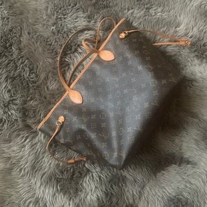 Louis Vuitton Neverfull MM MB4180